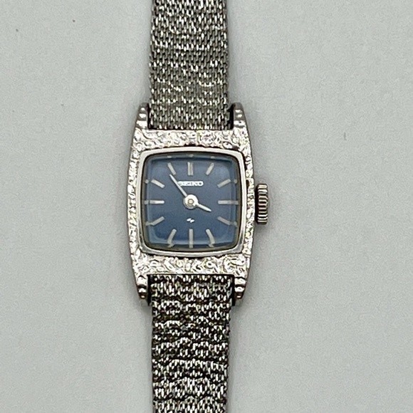 Seiko Vintage Petite Rectangular Mechanical Silver and Blue Ladies Watch… - Picture 8 of 10